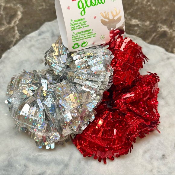 Claire’s Christmas Hair Clip Bows set of 4 & 2 Scrunchies, New - Picture 10 of 12